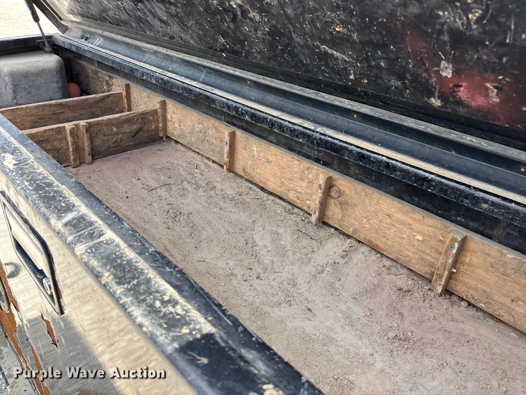 image for item FG0528 2016 Ford F350 Super Duty Crew Cab flatbed pickup truck