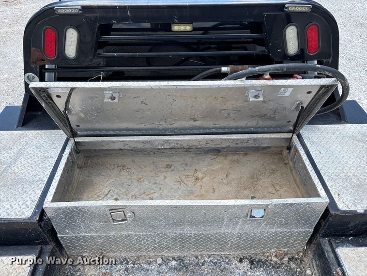 image for item FG0528 2016 Ford F350 Super Duty Crew Cab flatbed pickup truck