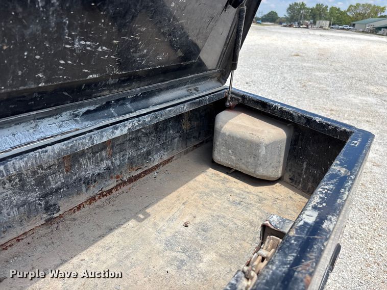 image for item FG0528 2016 Ford F350 Super Duty Crew Cab flatbed pickup truck