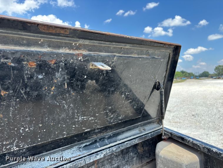 image for item FG0528 2016 Ford F350 Super Duty Crew Cab flatbed pickup truck