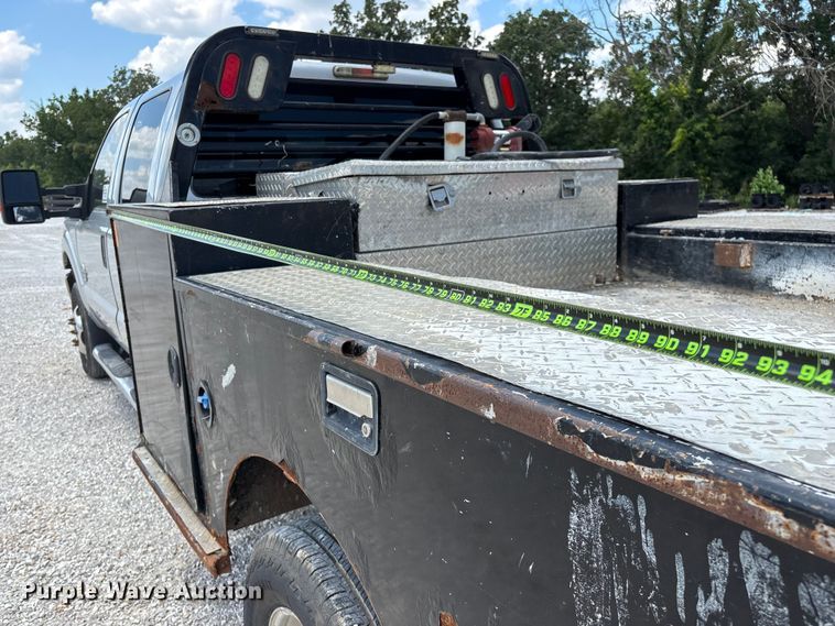 image for item FG0528 2016 Ford F350 Super Duty Crew Cab flatbed pickup truck