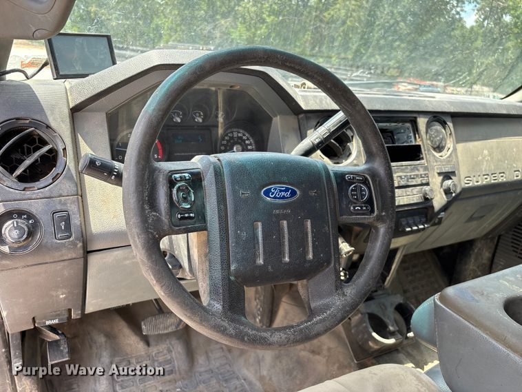 image for item FG0528 2016 Ford F350 Super Duty Crew Cab flatbed pickup truck