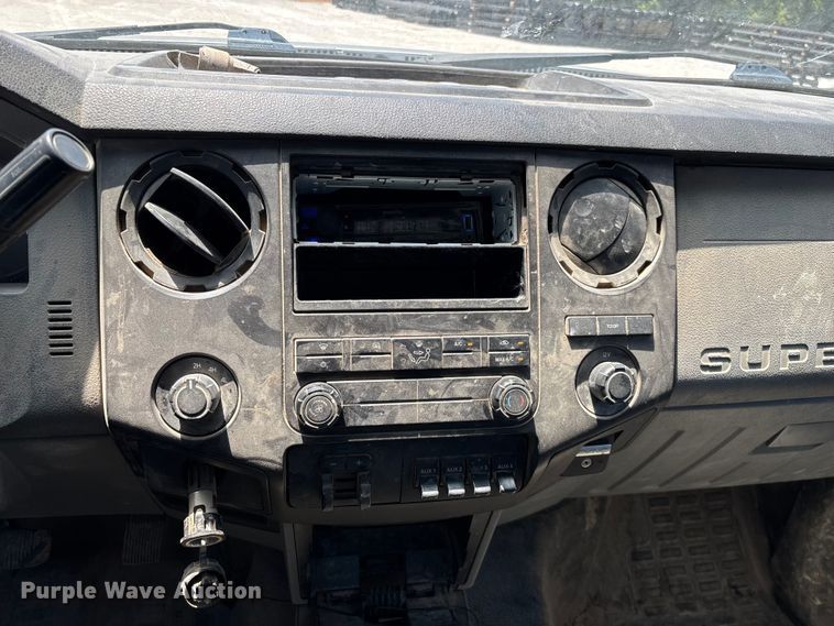 image for item FG0528 2016 Ford F350 Super Duty Crew Cab flatbed pickup truck