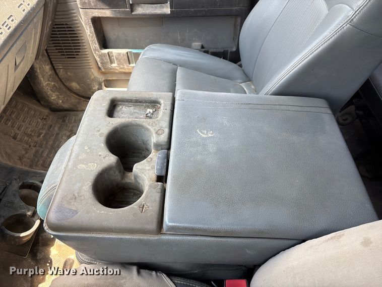 image for item FG0528 2016 Ford F350 Super Duty Crew Cab flatbed pickup truck