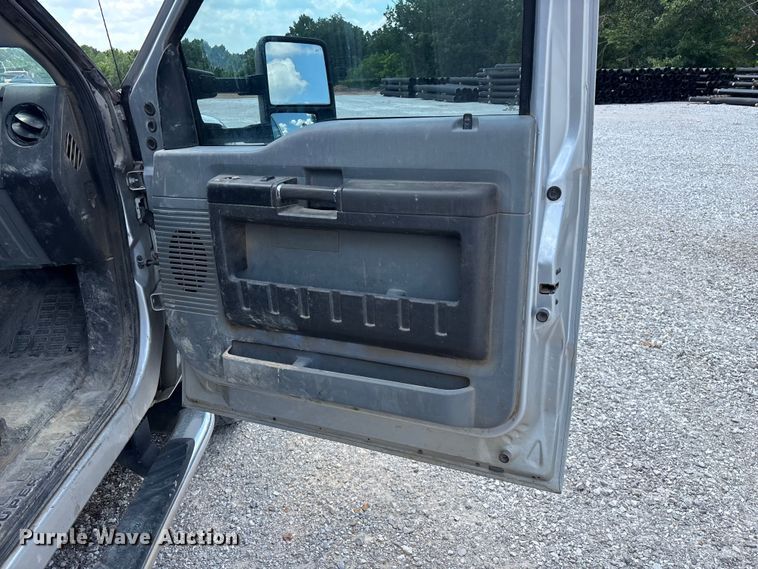 image for item FG0528 2016 Ford F350 Super Duty Crew Cab flatbed pickup truck