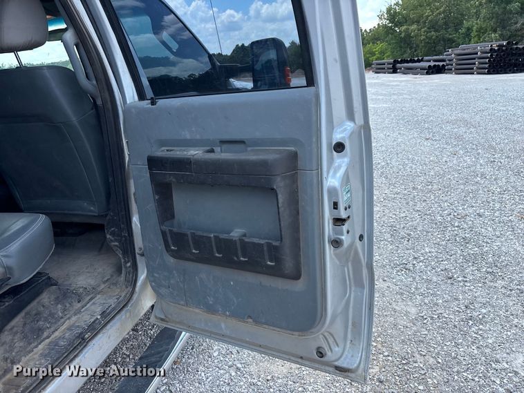 image for item FG0528 2016 Ford F350 Super Duty Crew Cab flatbed pickup truck