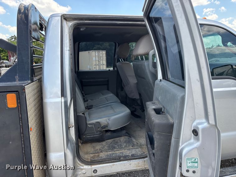 image for item FG0528 2016 Ford F350 Super Duty Crew Cab flatbed pickup truck