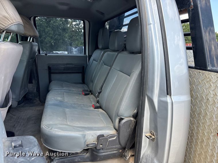 image for item FG0528 2016 Ford F350 Super Duty Crew Cab flatbed pickup truck