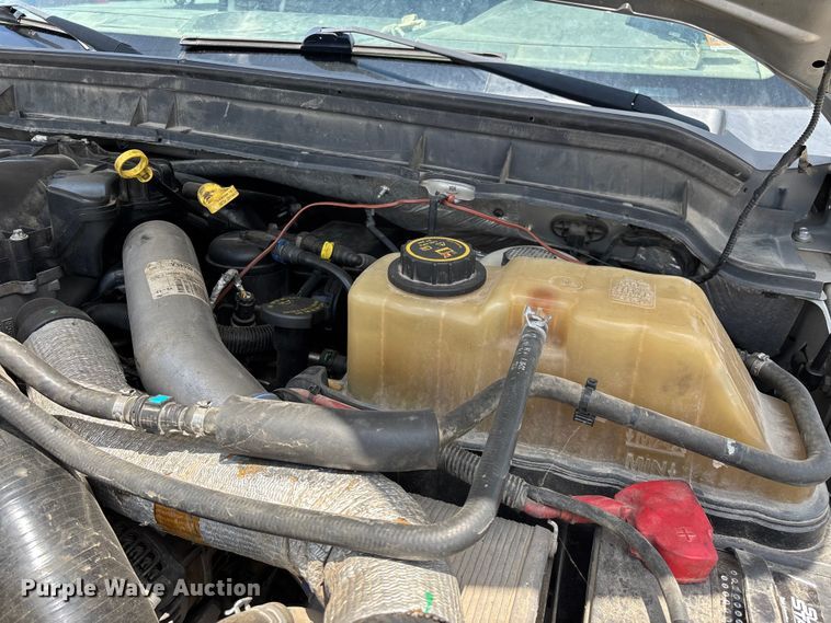 image for item FG0528 2016 Ford F350 Super Duty Crew Cab flatbed pickup truck