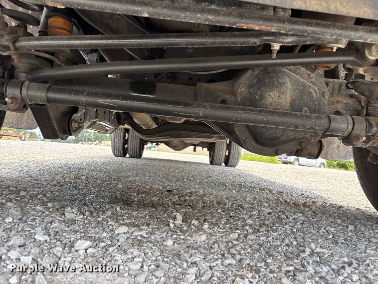 image for item FG0528 2016 Ford F350 Super Duty Crew Cab flatbed pickup truck