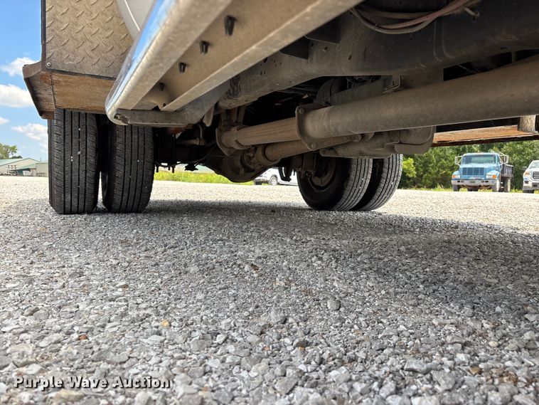 image for item FG0528 2016 Ford F350 Super Duty Crew Cab flatbed pickup truck