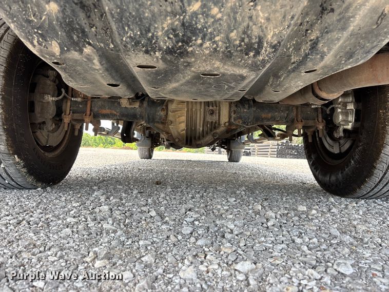 image for item FG0528 2016 Ford F350 Super Duty Crew Cab flatbed pickup truck