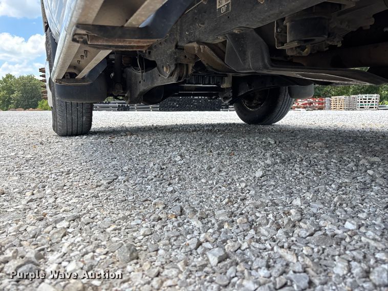 image for item FG0528 2016 Ford F350 Super Duty Crew Cab flatbed pickup truck