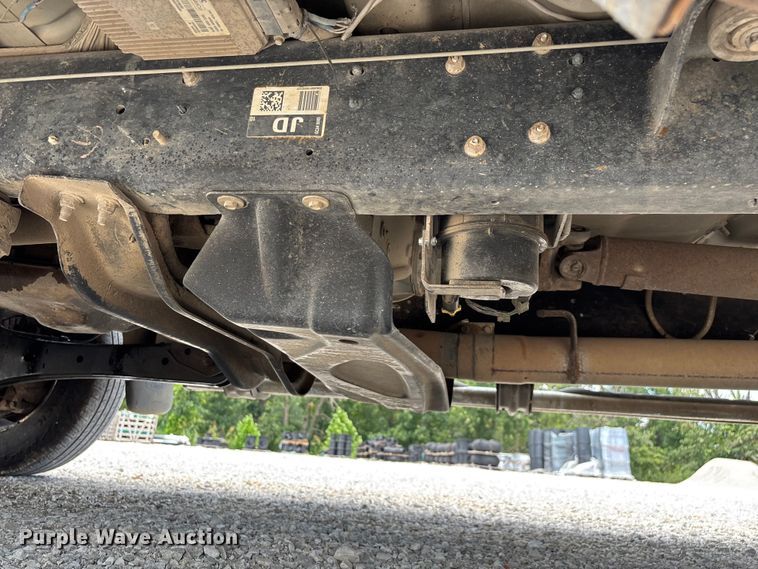 image for item FG0528 2016 Ford F350 Super Duty Crew Cab flatbed pickup truck