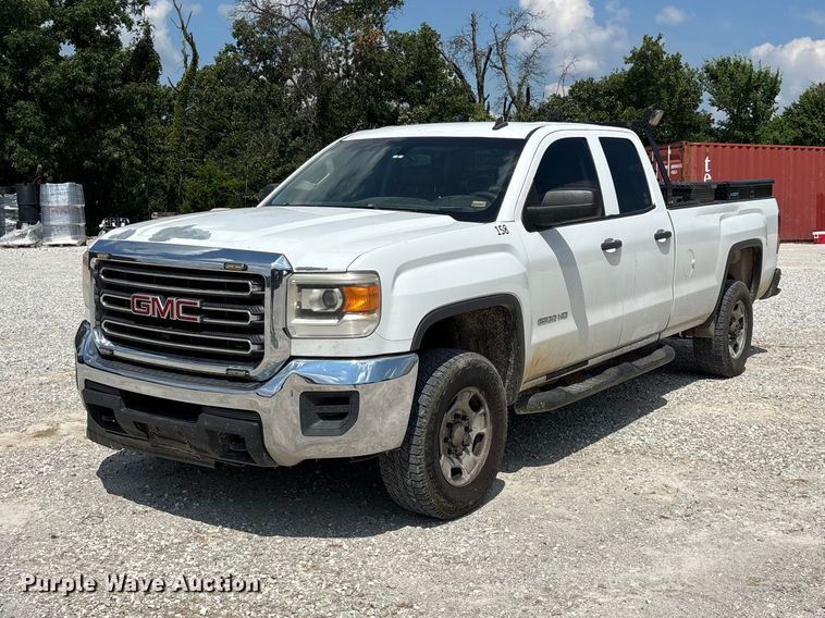 2015 GMC Sierra 2500HD Crew Cab pickup truck