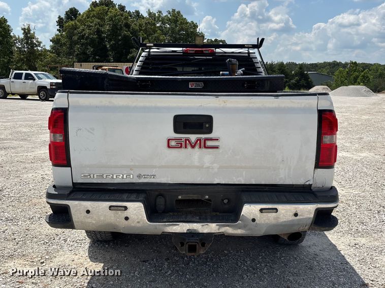 image for item FG0530 2015 GMC Sierra 2500HD Crew Cab pickup truck