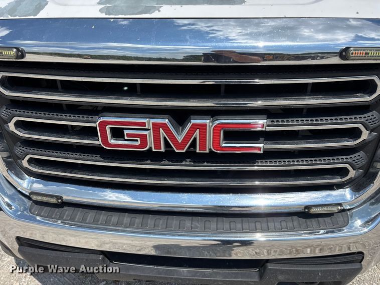 image for item FG0530 2015 GMC Sierra 2500HD Crew Cab pickup truck