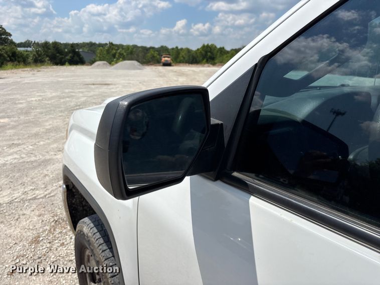 image for item FG0530 2015 GMC Sierra 2500HD Crew Cab pickup truck