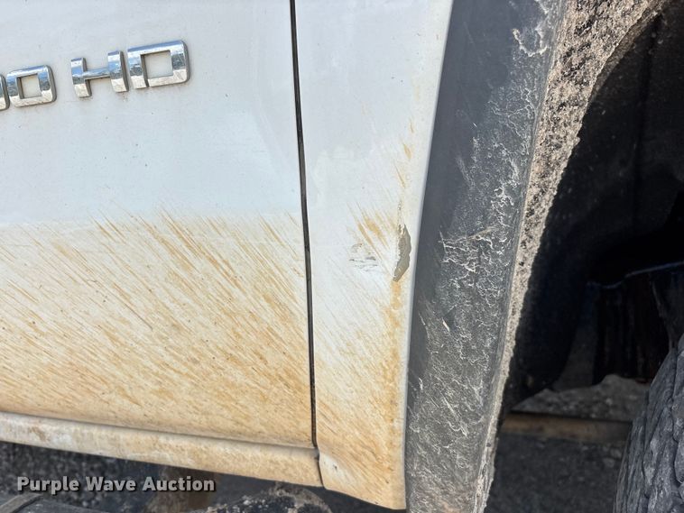 image for item FG0530 2015 GMC Sierra 2500HD Crew Cab pickup truck
