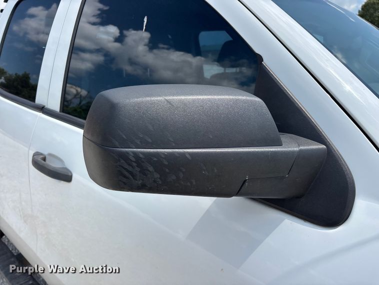 image for item FG0530 2015 GMC Sierra 2500HD Crew Cab pickup truck