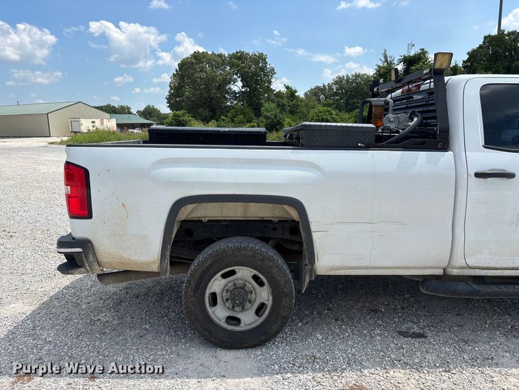 image for item FG0530 2015 GMC Sierra 2500HD Crew Cab pickup truck