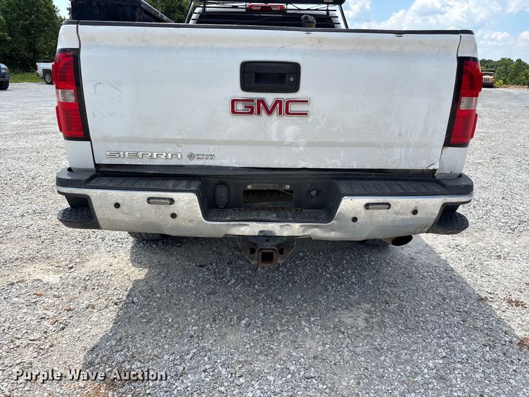 image for item FG0530 2015 GMC Sierra 2500HD Crew Cab pickup truck