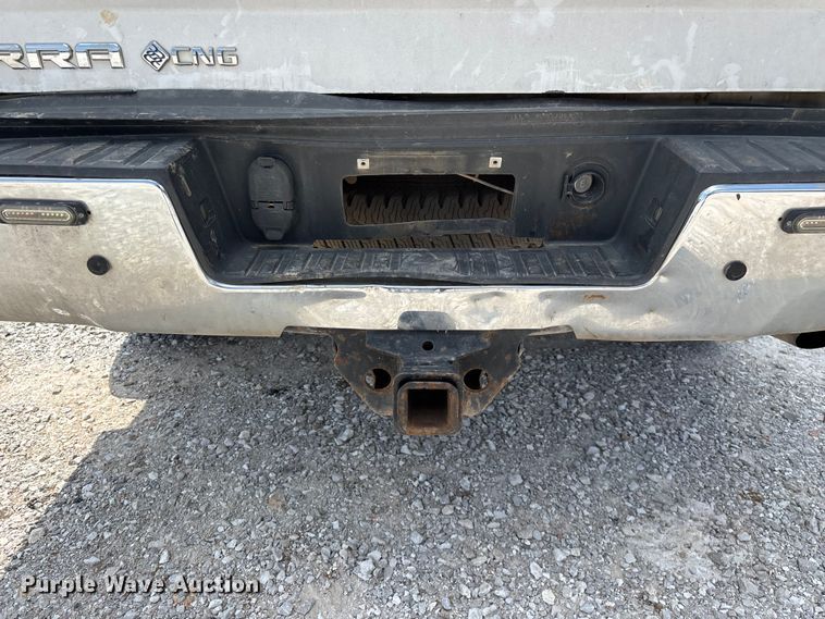 image for item FG0530 2015 GMC Sierra 2500HD Crew Cab pickup truck