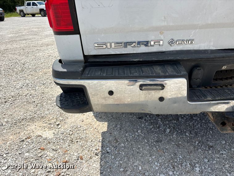 image for item FG0530 2015 GMC Sierra 2500HD Crew Cab pickup truck
