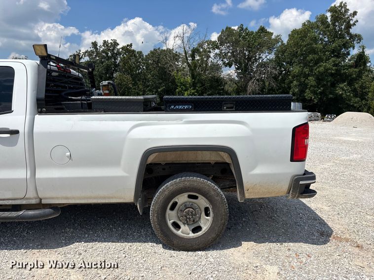 image for item FG0530 2015 GMC Sierra 2500HD Crew Cab pickup truck