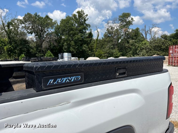 image for item FG0530 2015 GMC Sierra 2500HD Crew Cab pickup truck