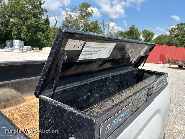 image for item FG0530 2015 GMC Sierra 2500HD Crew Cab pickup truck