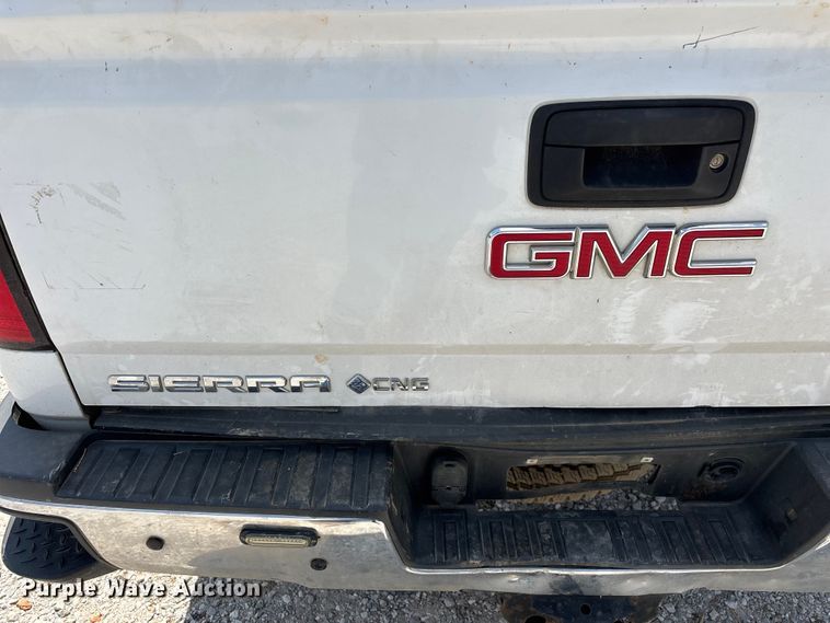 image for item FG0530 2015 GMC Sierra 2500HD Crew Cab pickup truck
