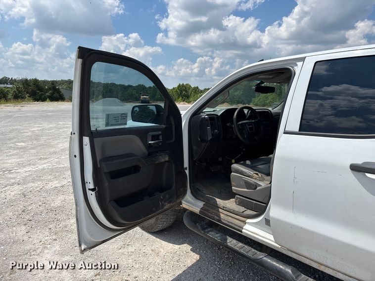 image for item FG0530 2015 GMC Sierra 2500HD Crew Cab pickup truck