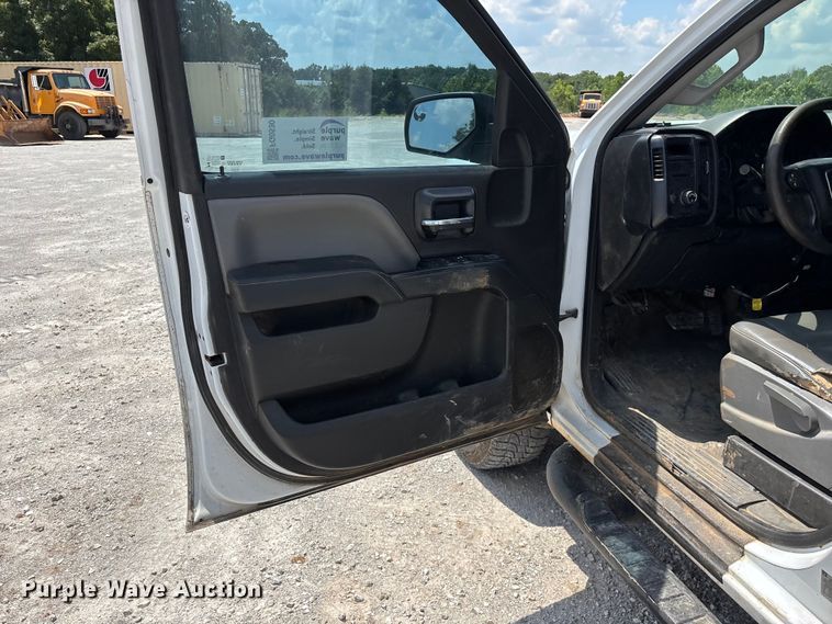 image for item FG0530 2015 GMC Sierra 2500HD Crew Cab pickup truck