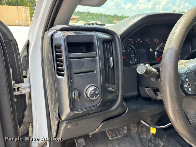 image for item FG0530 2015 GMC Sierra 2500HD Crew Cab pickup truck