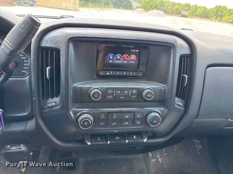 image for item FG0530 2015 GMC Sierra 2500HD Crew Cab pickup truck