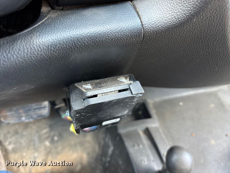 image for item FG0530 2015 GMC Sierra 2500HD Crew Cab pickup truck