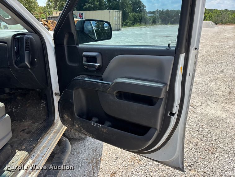 image for item FG0530 2015 GMC Sierra 2500HD Crew Cab pickup truck