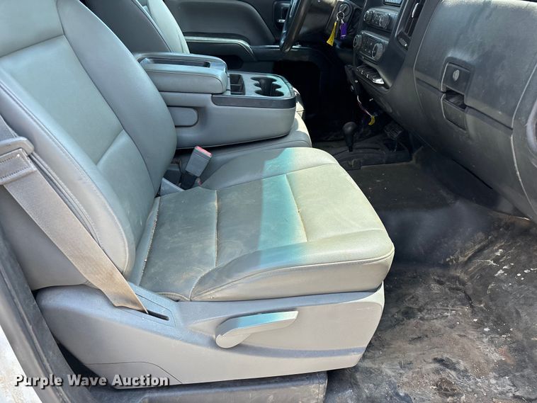 image for item FG0530 2015 GMC Sierra 2500HD Crew Cab pickup truck