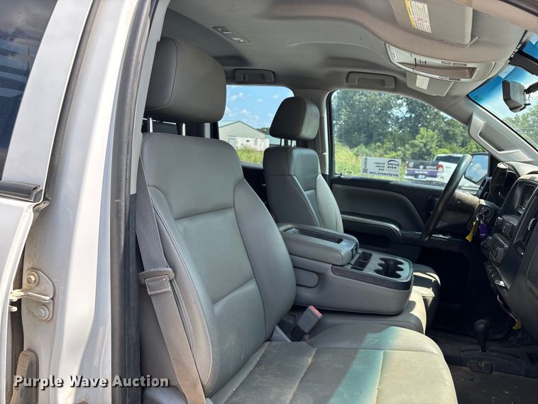 image for item FG0530 2015 GMC Sierra 2500HD Crew Cab pickup truck