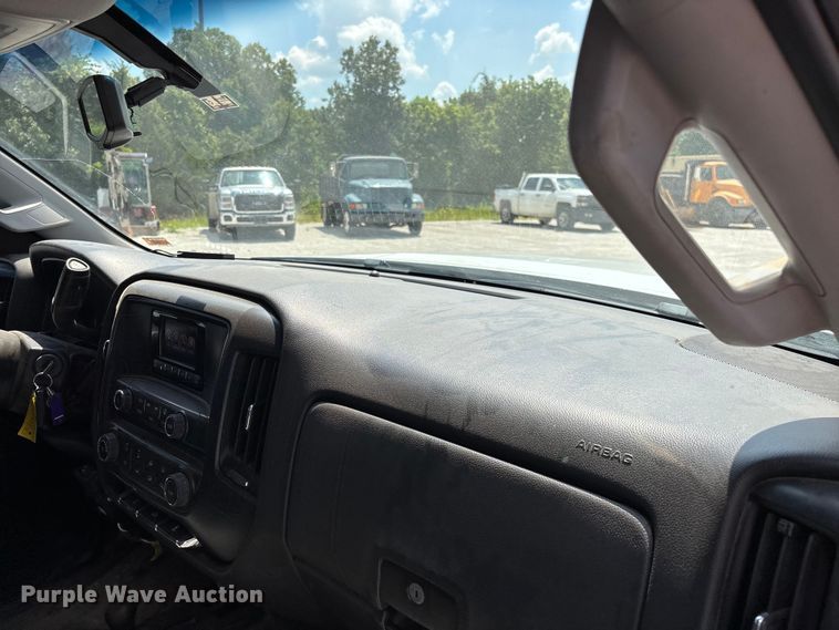 image for item FG0530 2015 GMC Sierra 2500HD Crew Cab pickup truck