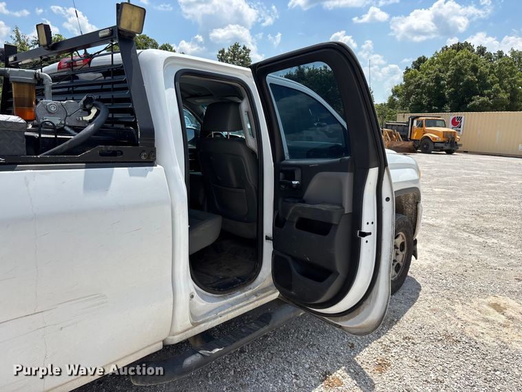 image for item FG0530 2015 GMC Sierra 2500HD Crew Cab pickup truck