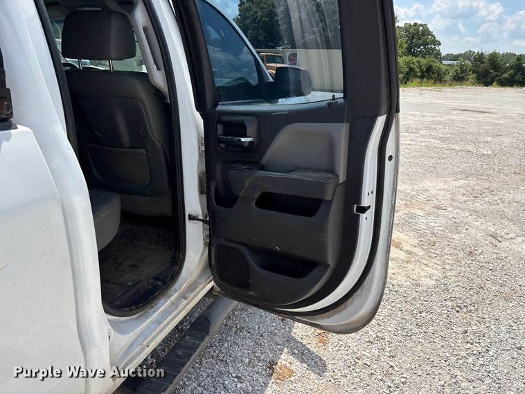 image for item FG0530 2015 GMC Sierra 2500HD Crew Cab pickup truck