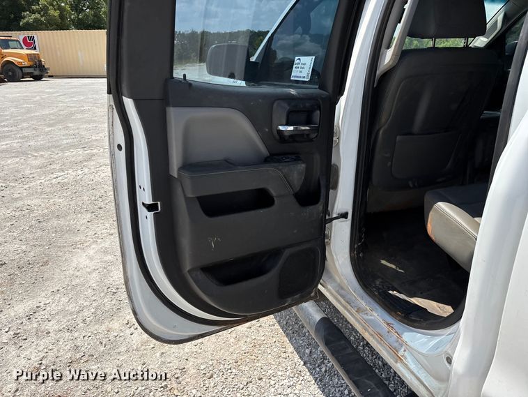 image for item FG0530 2015 GMC Sierra 2500HD Crew Cab pickup truck