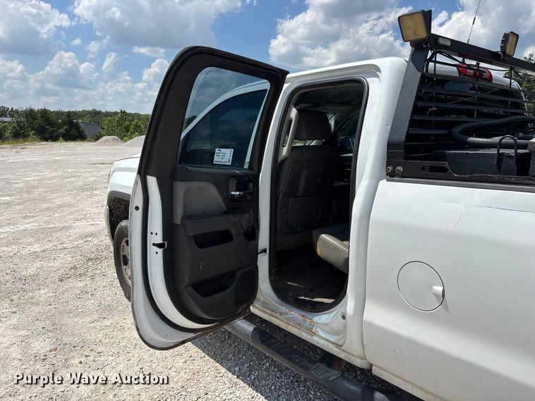 image for item FG0530 2015 GMC Sierra 2500HD Crew Cab pickup truck