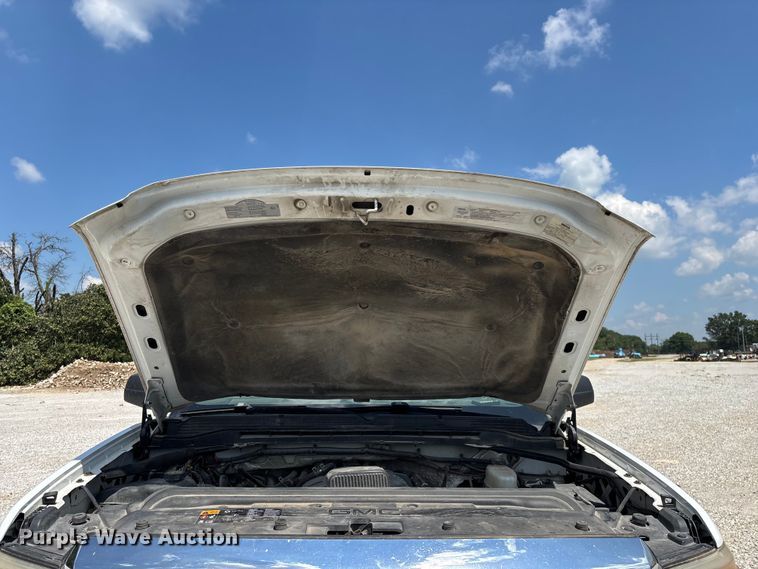 image for item FG0530 2015 GMC Sierra 2500HD Crew Cab pickup truck