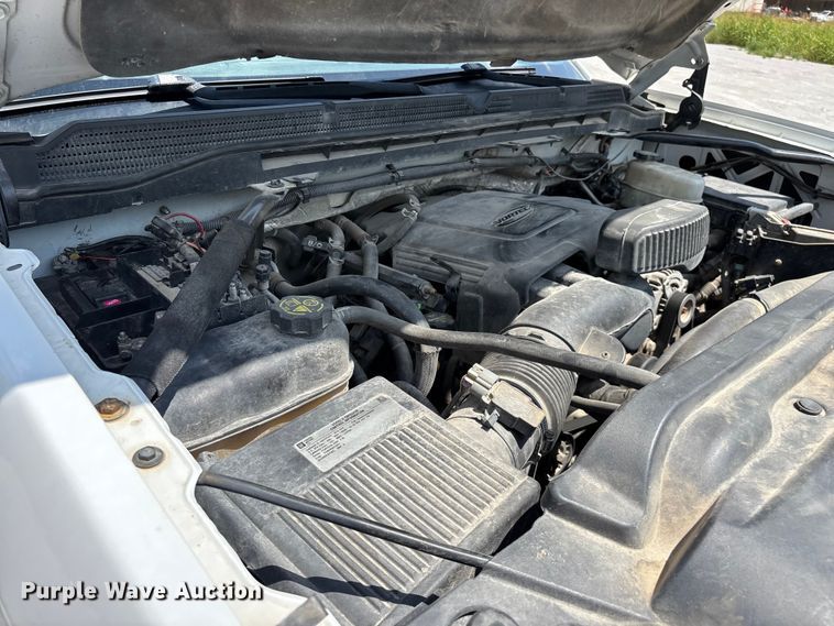 image for item FG0530 2015 GMC Sierra 2500HD Crew Cab pickup truck