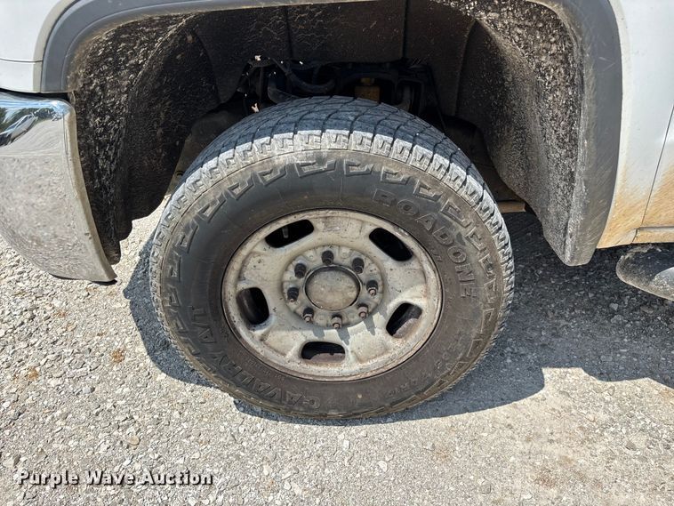 image for item FG0530 2015 GMC Sierra 2500HD Crew Cab pickup truck
