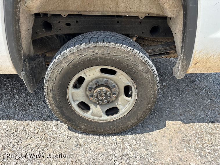 image for item FG0530 2015 GMC Sierra 2500HD Crew Cab pickup truck