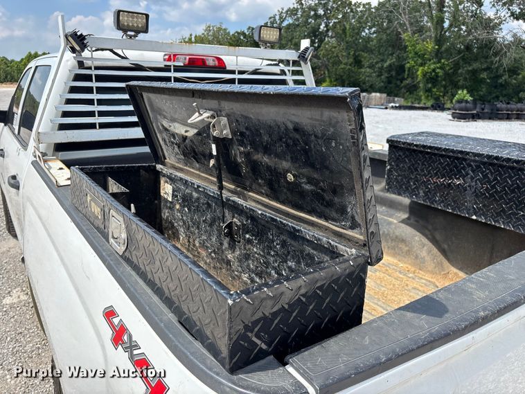 image for item FG0531 2015 Chevrolet Silverado 1500 Crew Cab pickup truck